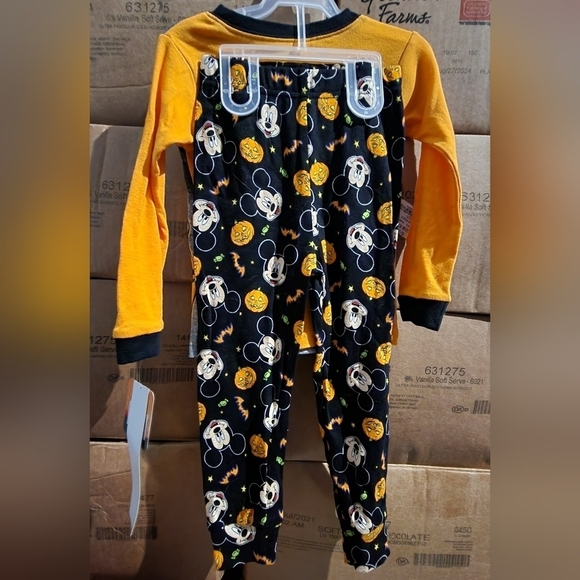 NWT 2 Piece Disney Vampire Mickey Mouse Pajama Glow In The Dark Halloween 4T New - Picture 2 of 6